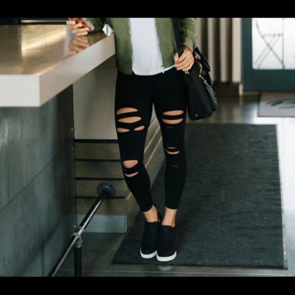 Black Slash Luxe Hi-Rise. 7/8 24” Leggings